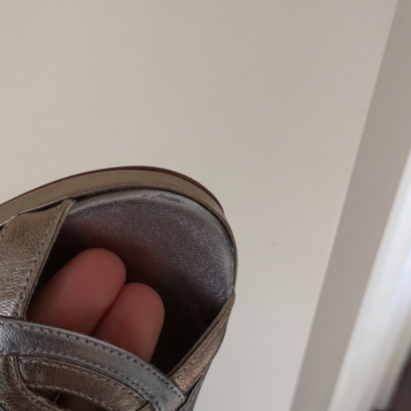 Leather gold and silver peep-toe pumps - Picture 9 of 16